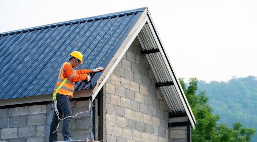 Expert Emergency Roof Repairs services in New Glarus, WI